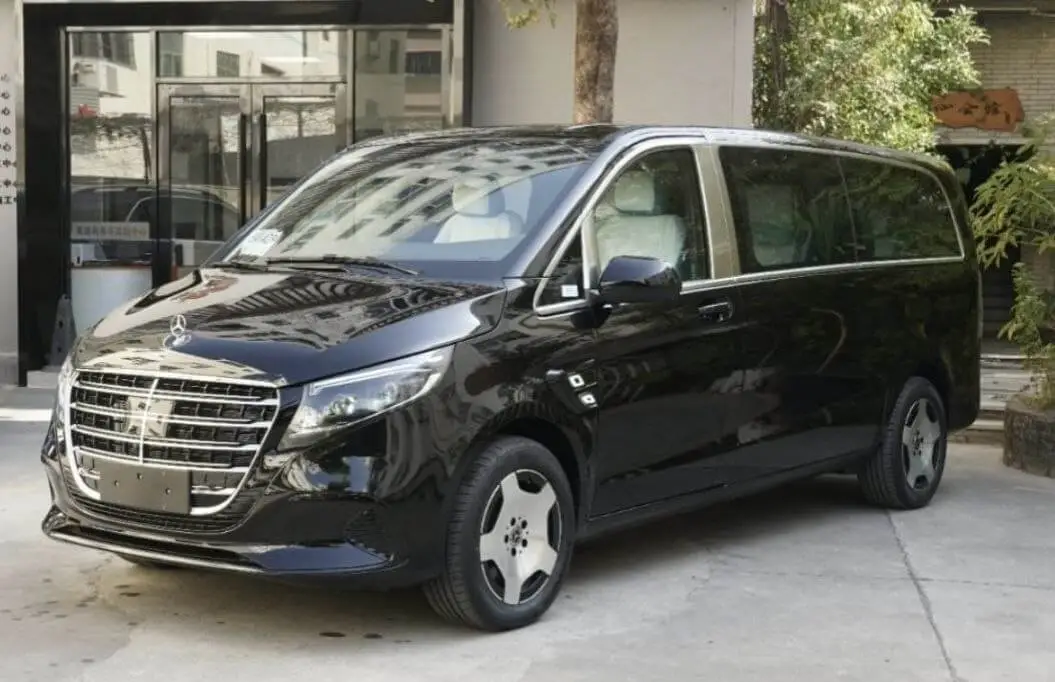 Mercedes V-Class chauffeur car with driver in China